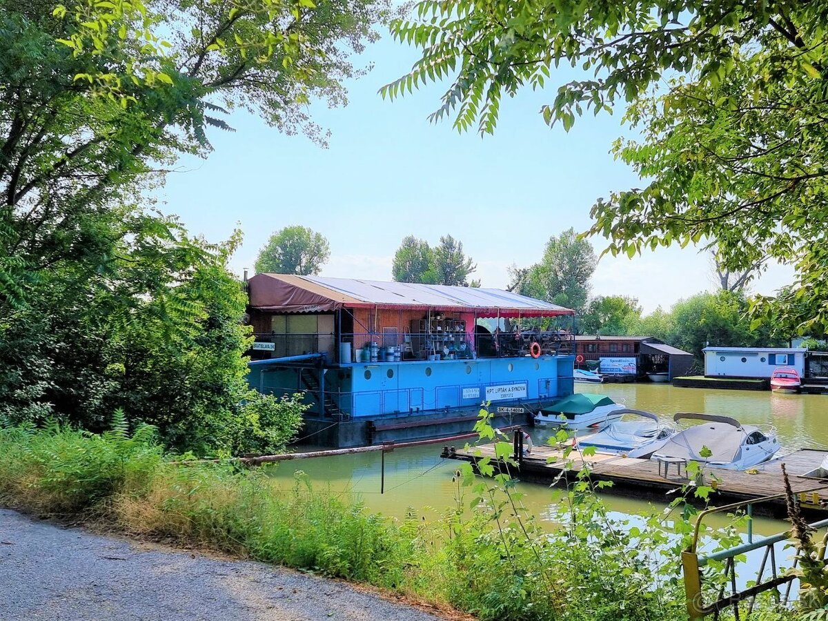 2-podlažný celoročne obyvateľný HOUSEBOAT, ktorý je možné vy