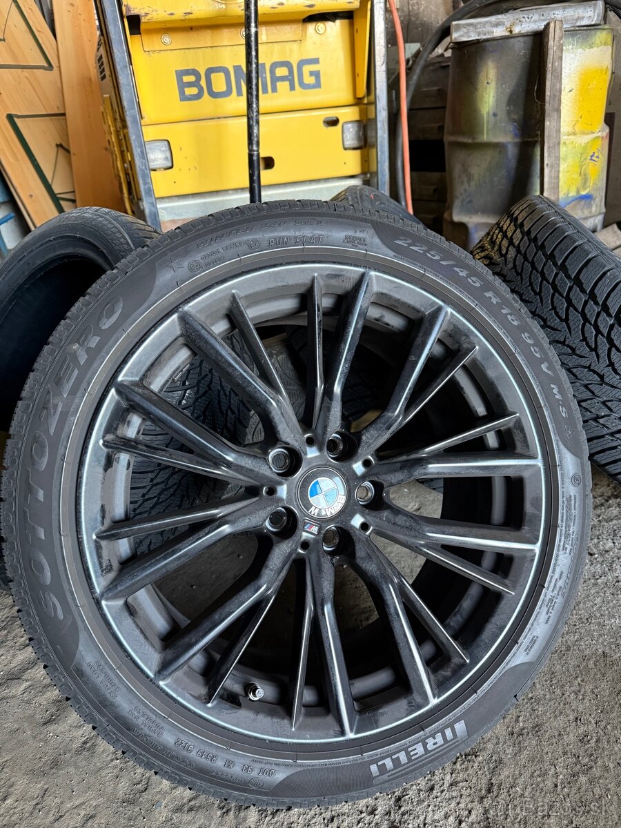 225/45 R18 zimne Pirreli SottoZero