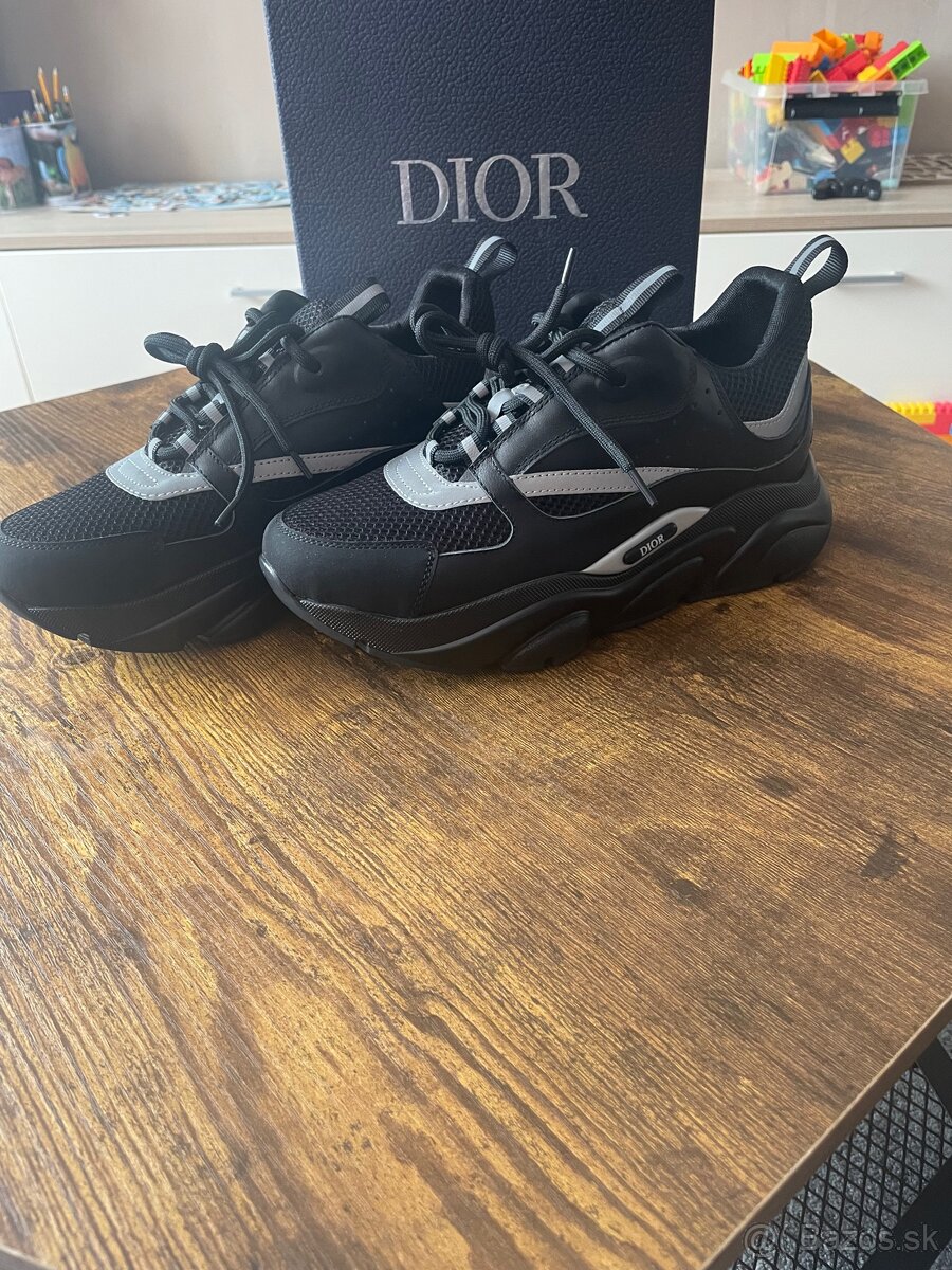 Dior b22