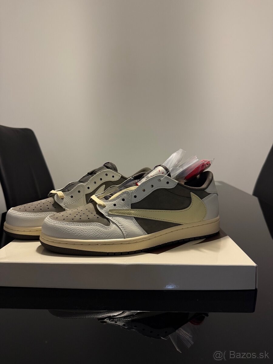 Jordan 1 Travis Scott Reverse Mocha