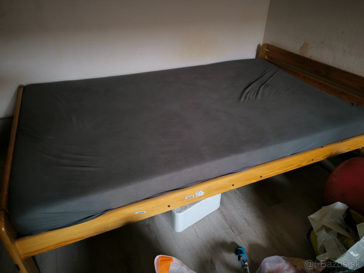 120x200 cm posteľ, rošt,matrac