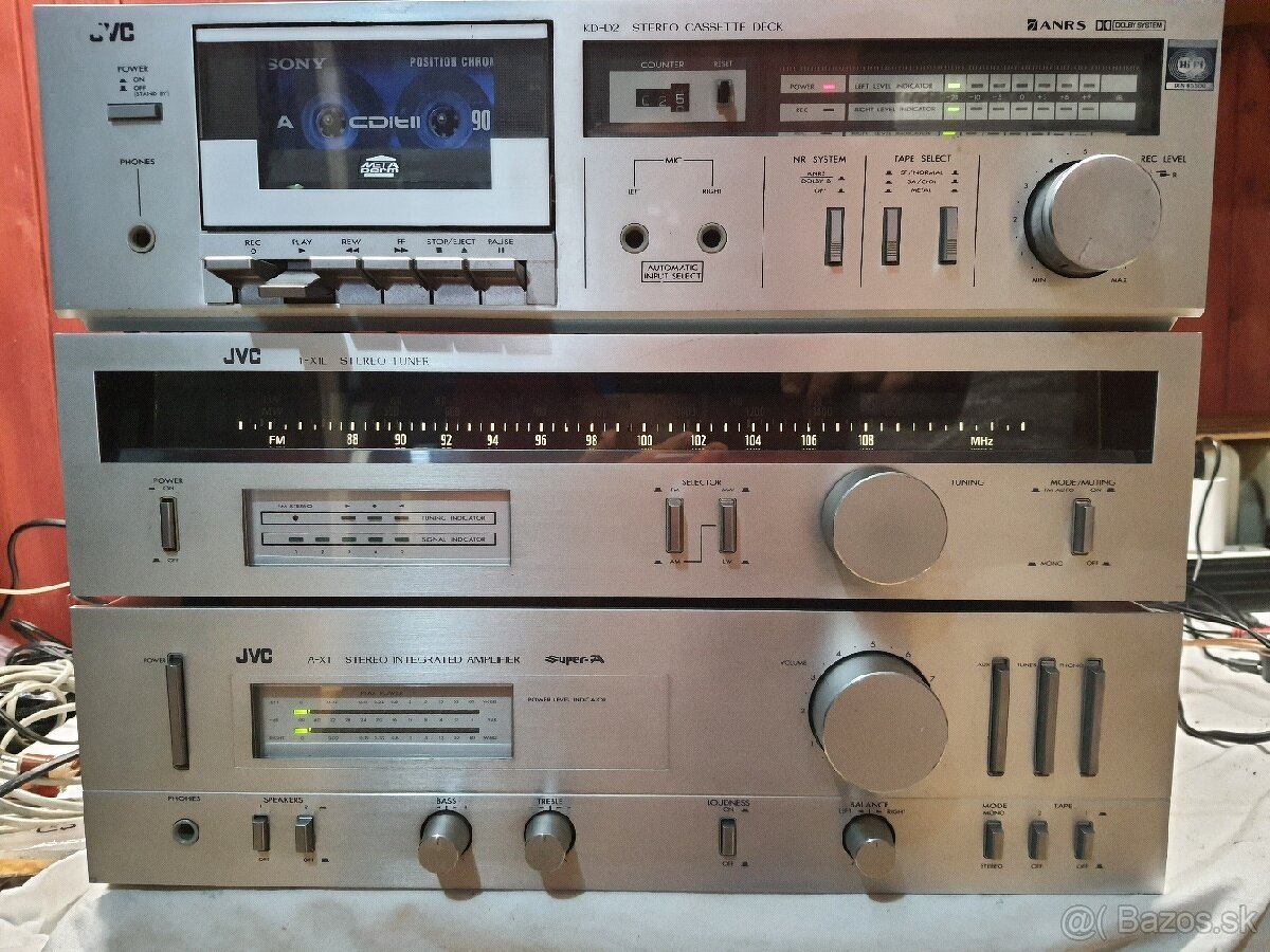 JVC A-X1 zostava