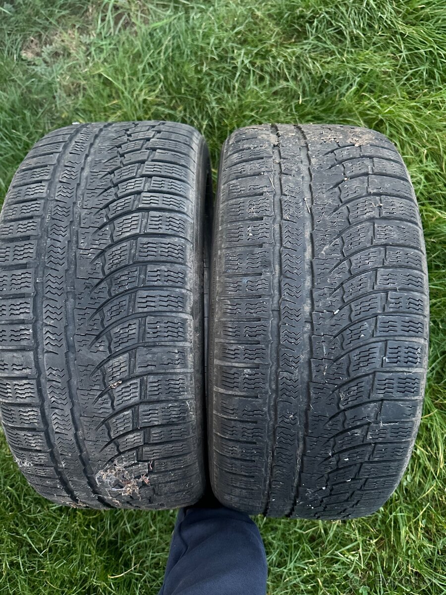 Predam 235/45 R17 zimne pneumatiky