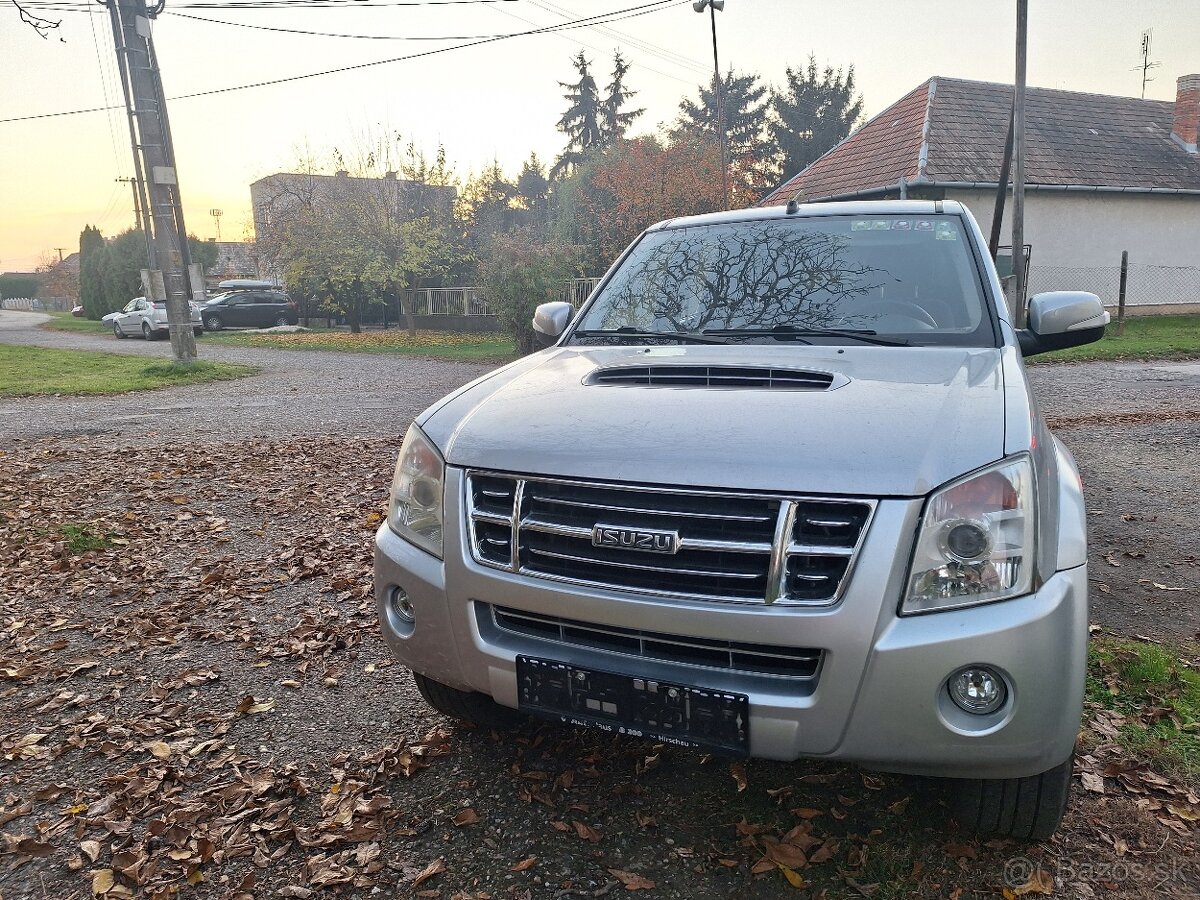 ISUZU D MAX 2,5 TD 4X4 100KW ROK 2009