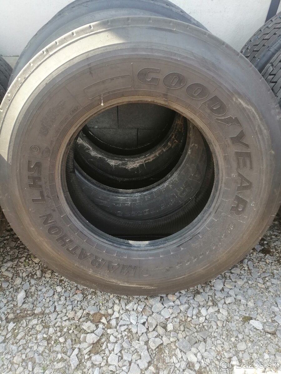 Bezdušovu pneumatiky 315/80 R22, 5