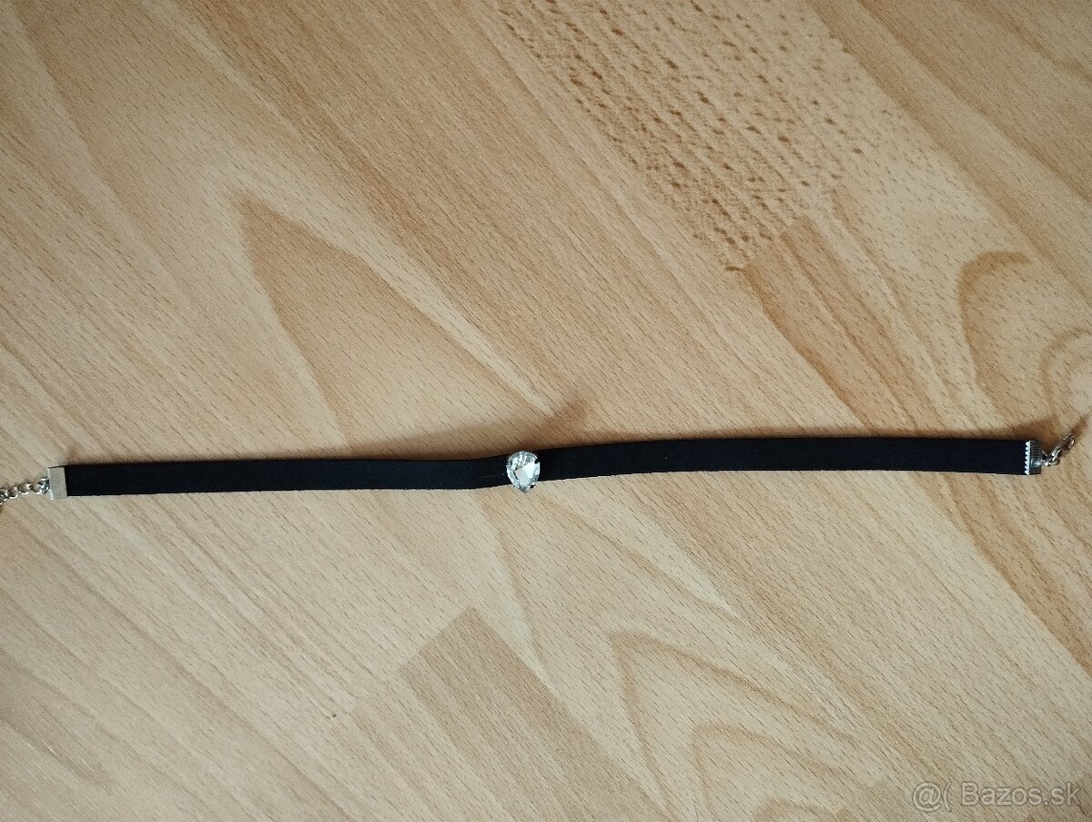 Čierny velvet chocker