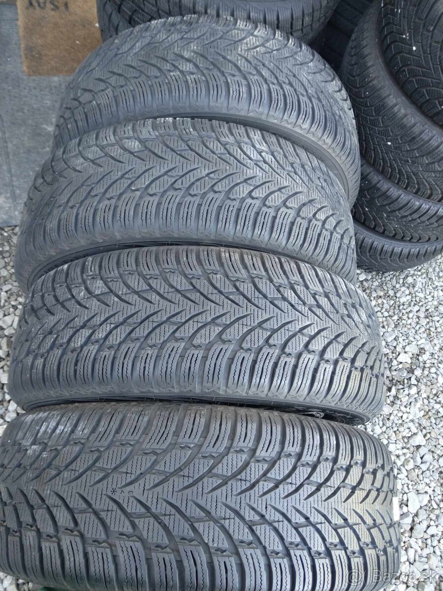 215/60 R 17 zimné NOKIAN.