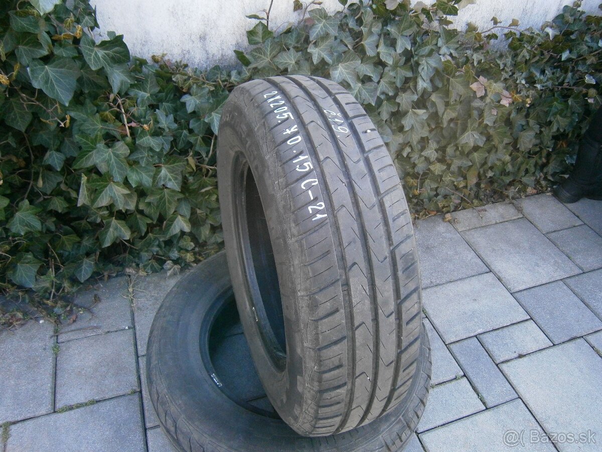 Predám 2x letné pneu MOMO 205/70 R15C 106/104T