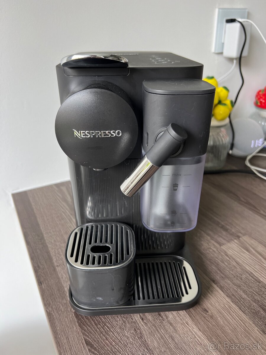 Nespresso Latissima Black