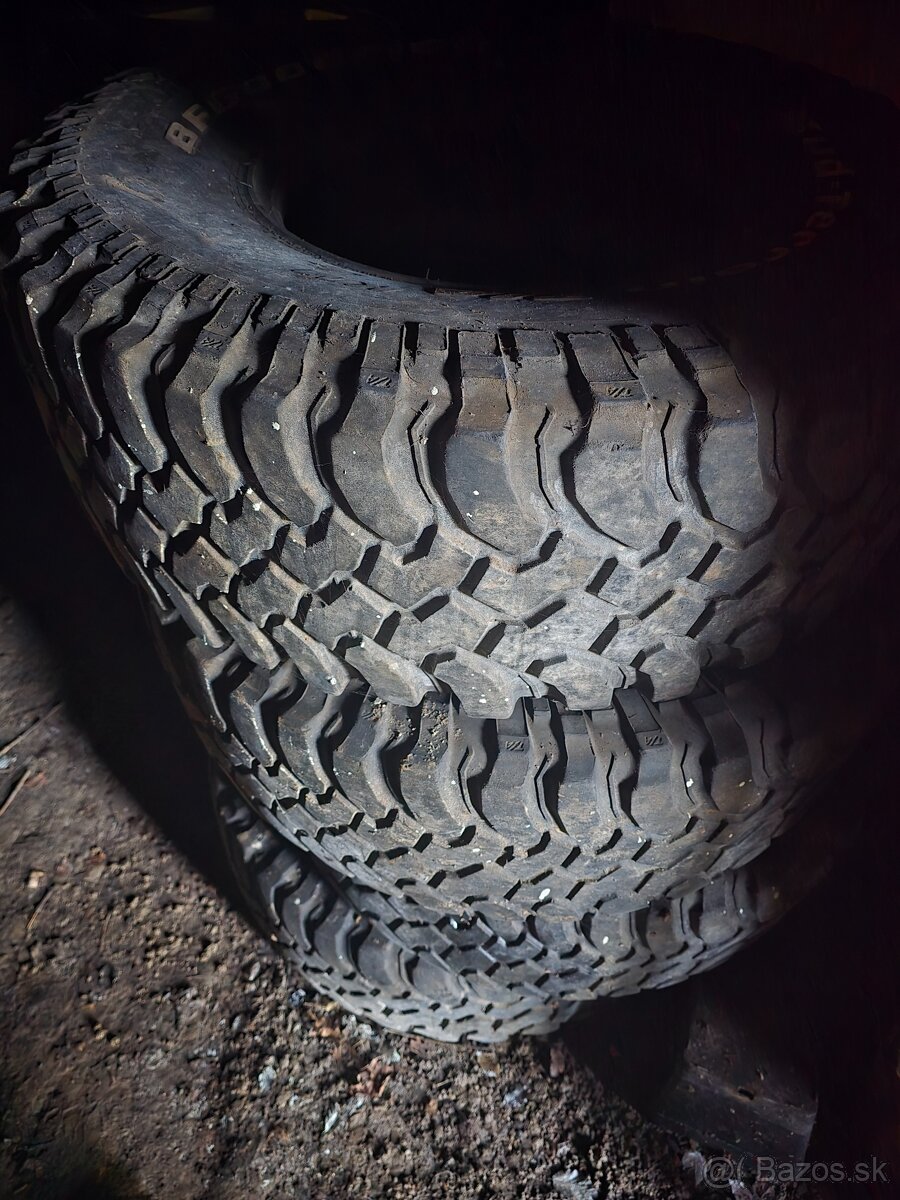 Pneu 33x12.5 R15