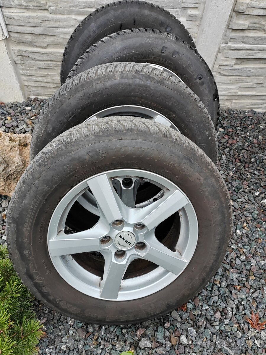 Nissan qashqai  5x114.3.j16 pneu 215,65,r16 zimne