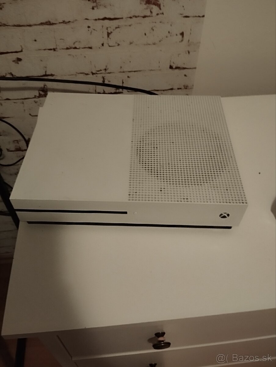 Xbox one s + hry