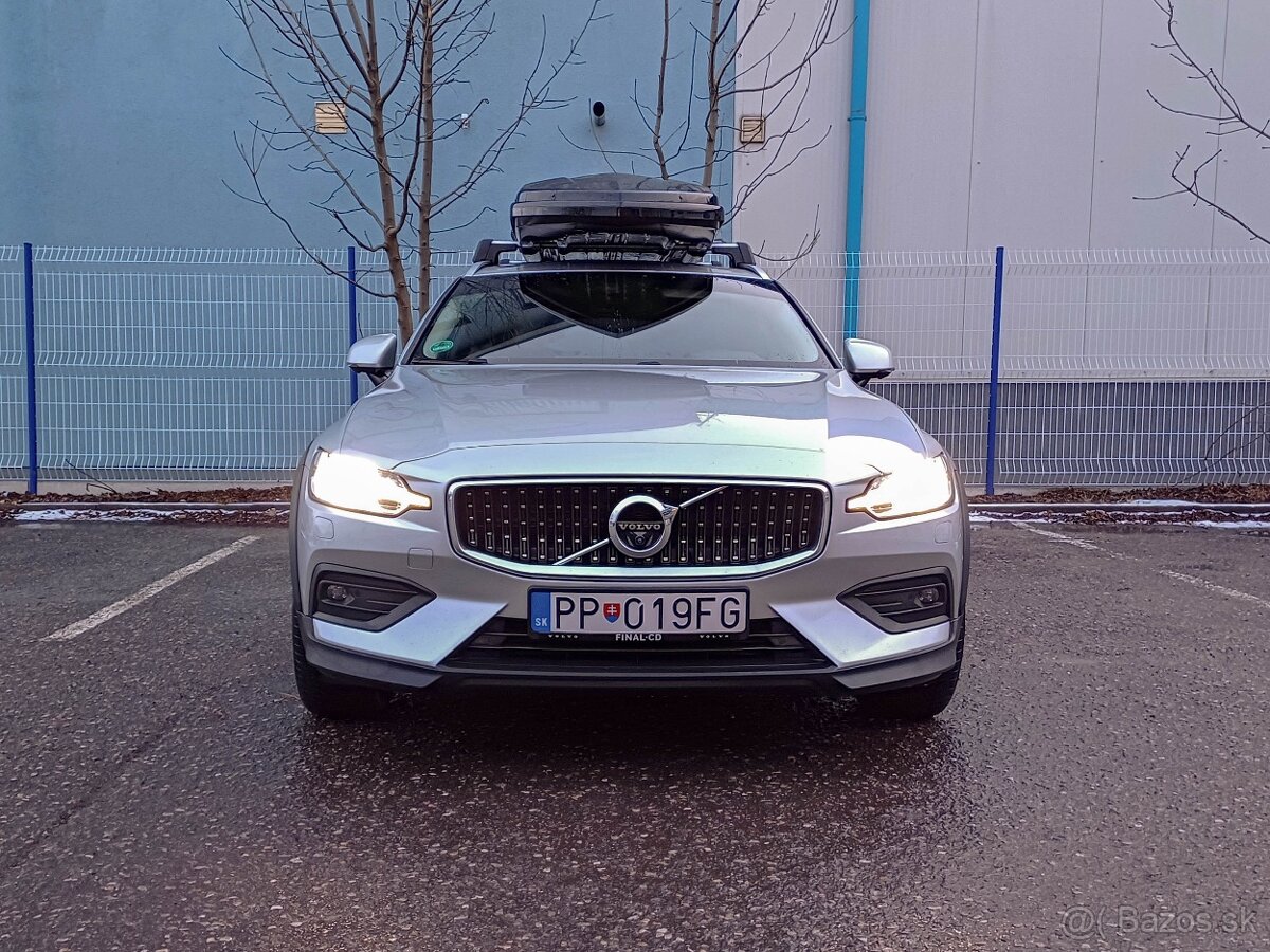 Volvo V60 Cross Country B4 145kW AT8 AWD Pro, v záruke