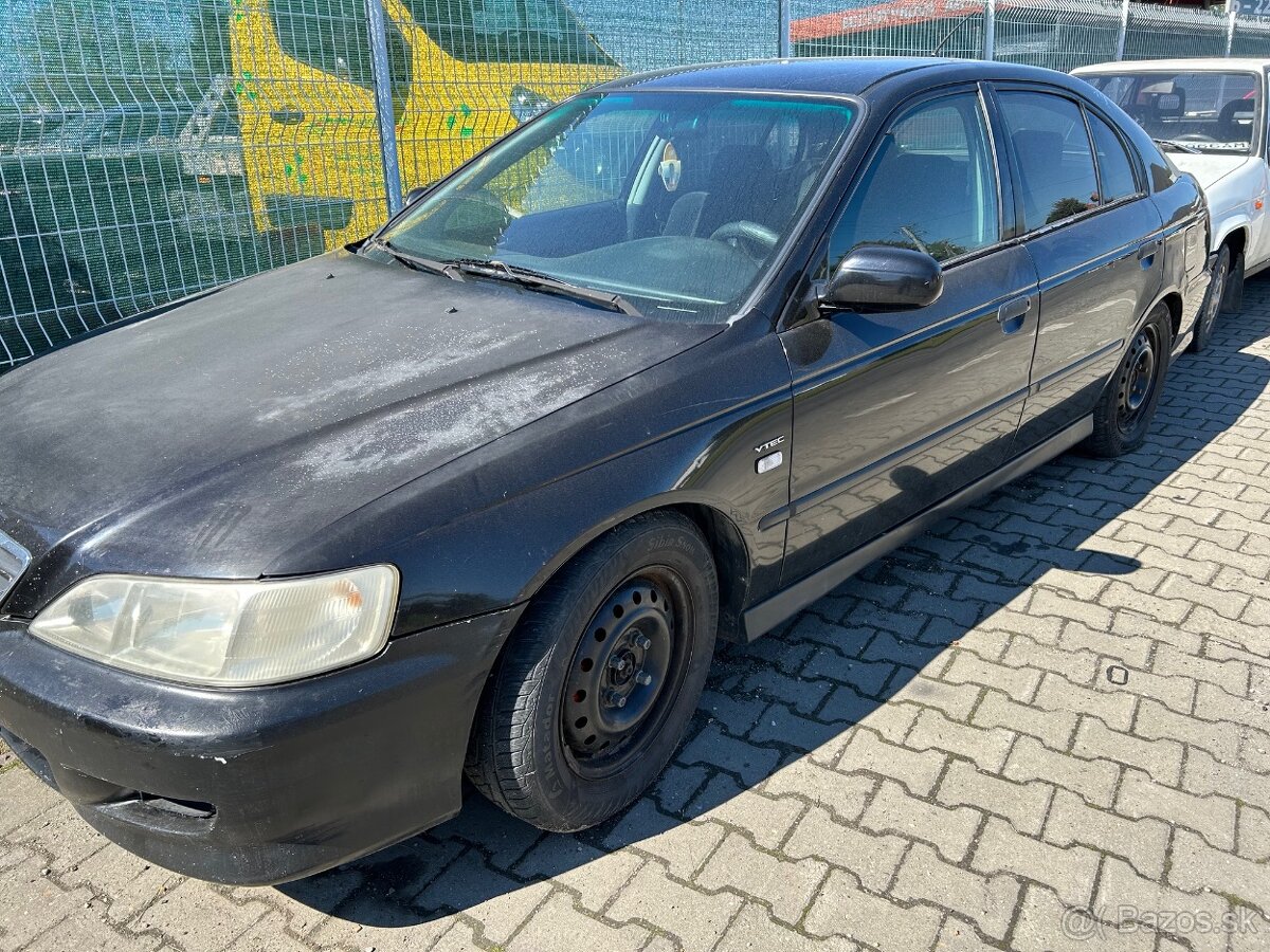 Lacno rozpredám Honda Accord 1997-2002 na náhradné diely