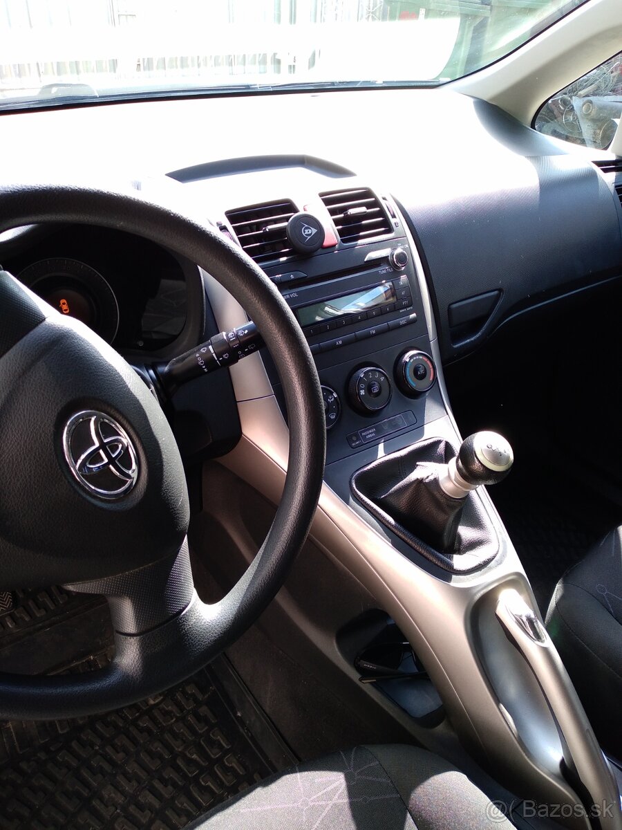 Toyota Auris benzin