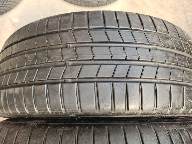 215/55r17 letné 2 ks FALKEN dezén 6,4 mm DOT2022