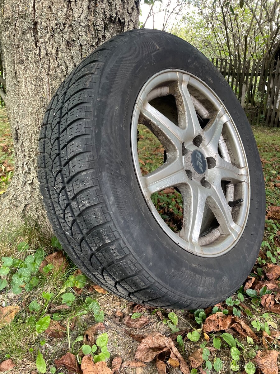 Predam zimne pneu s elektronmi na Ford S-max