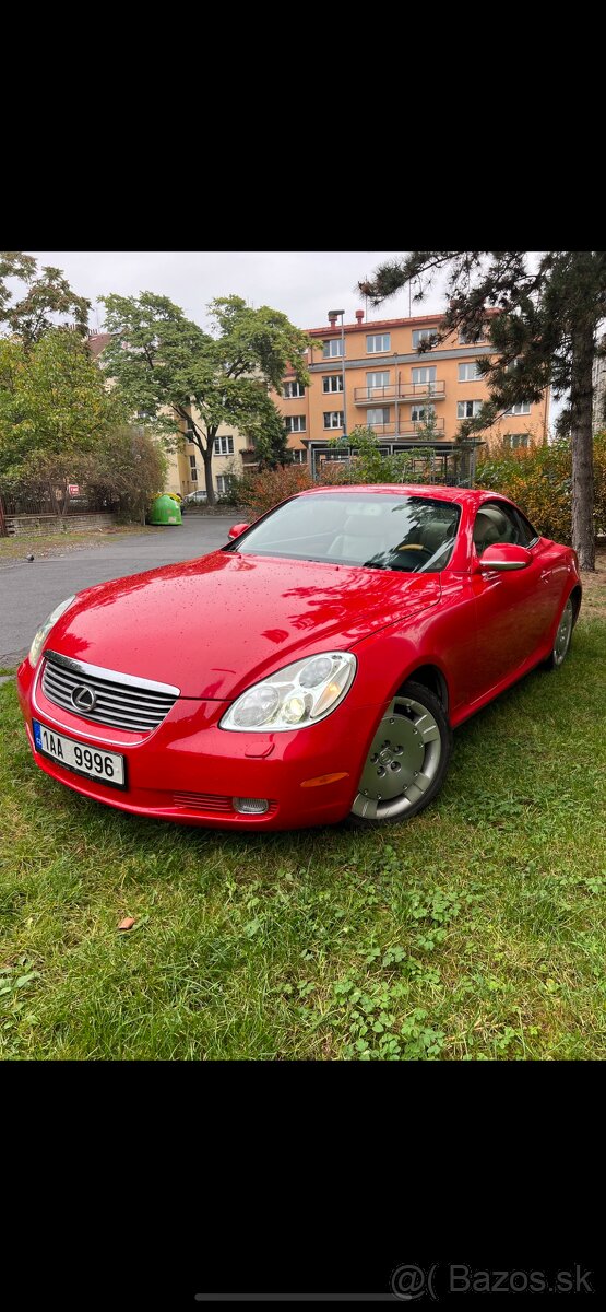 Lexus SC430. Rok 2003, nova STK motor V8 o objemu 4.3L, výko