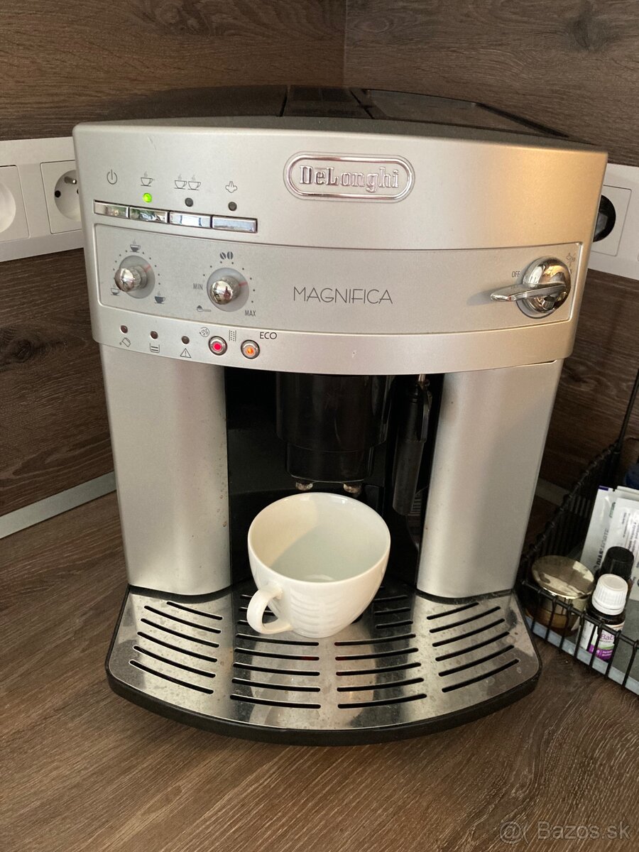 Kávovar Delonghi Magnifica