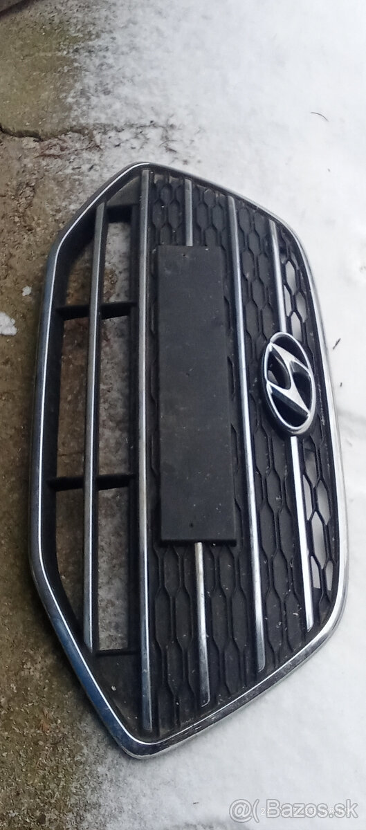 Hyundai IX20 predná maska s logom