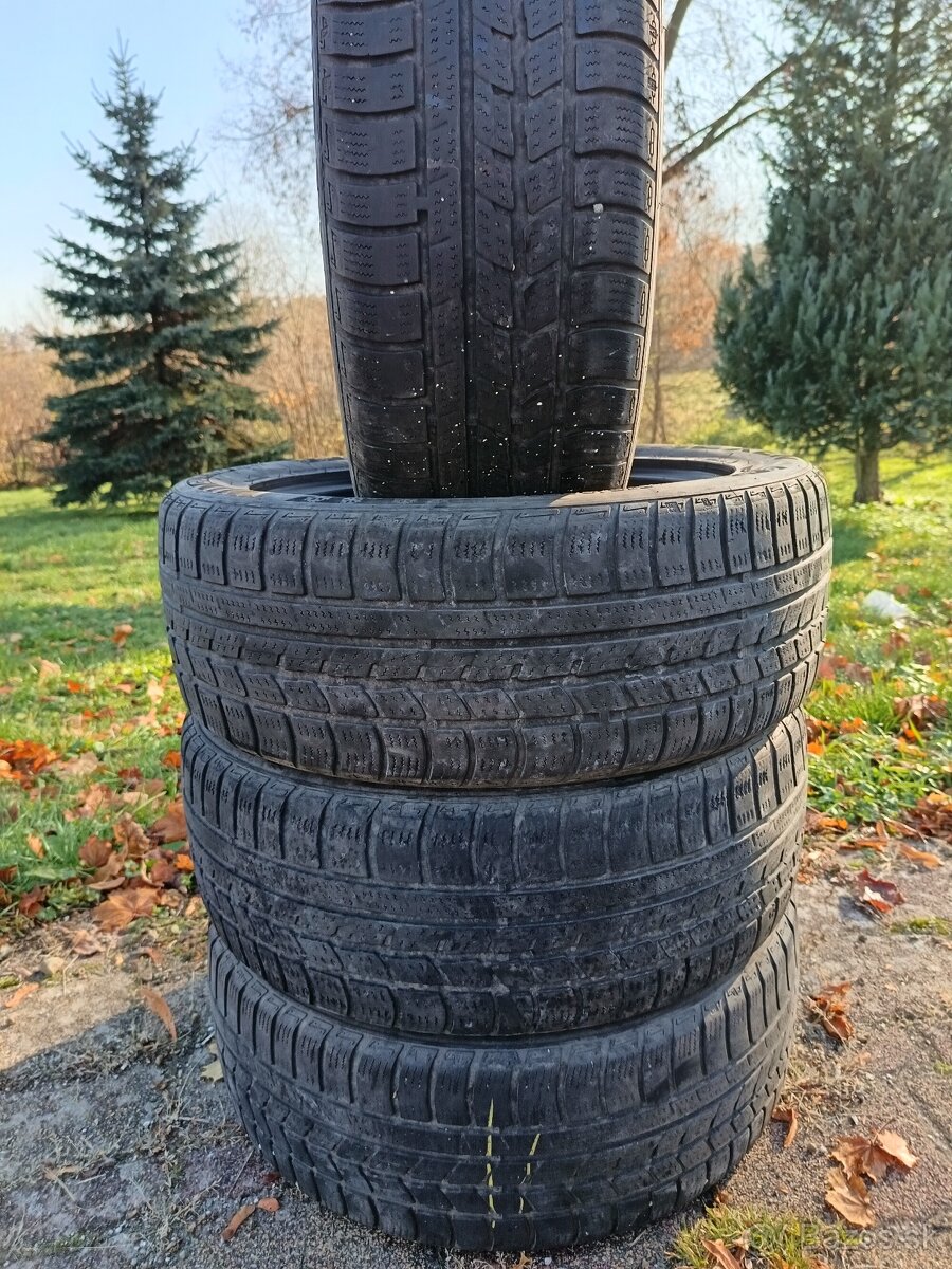 Predám pneumatiky 215/55R17 zimné