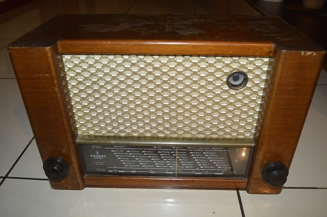 predam starozitne radio SIEMENS