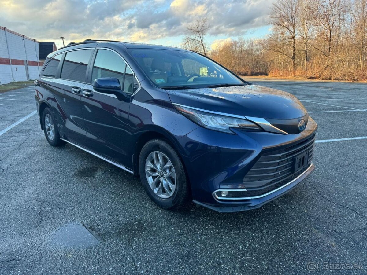 2021 TOYOTA SIENNA XLE HYBRID AWD