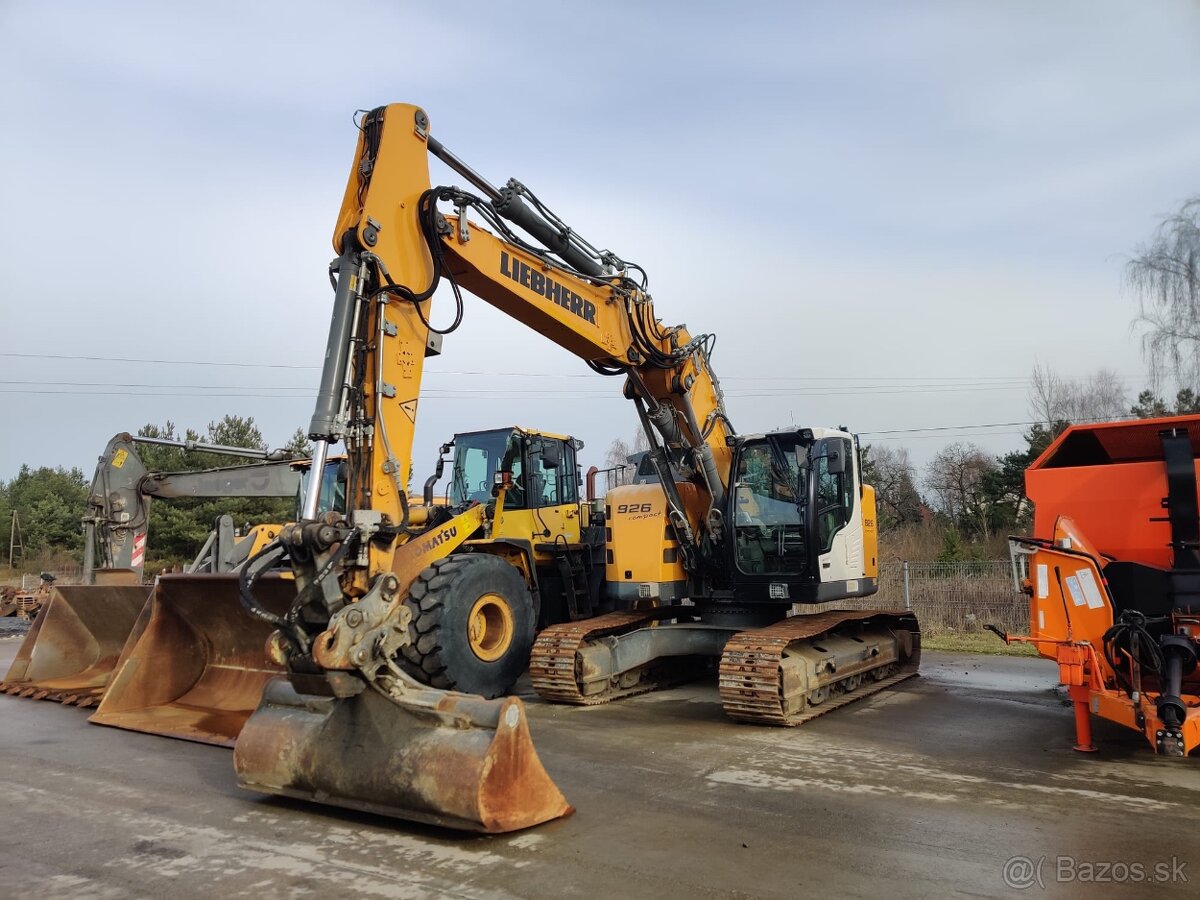 Pásový bagr LIEBHERR R926 K LC