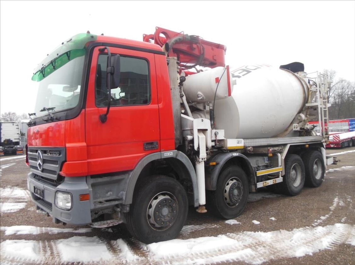 Mercedes-Benz Actros 3241 + Liebherr 7m3 + P