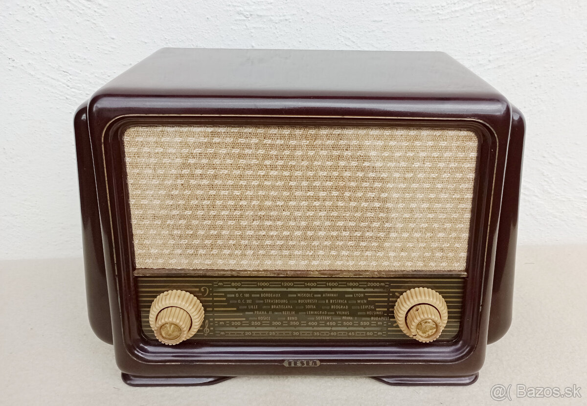 Staré rádio Tesla 420U Trio