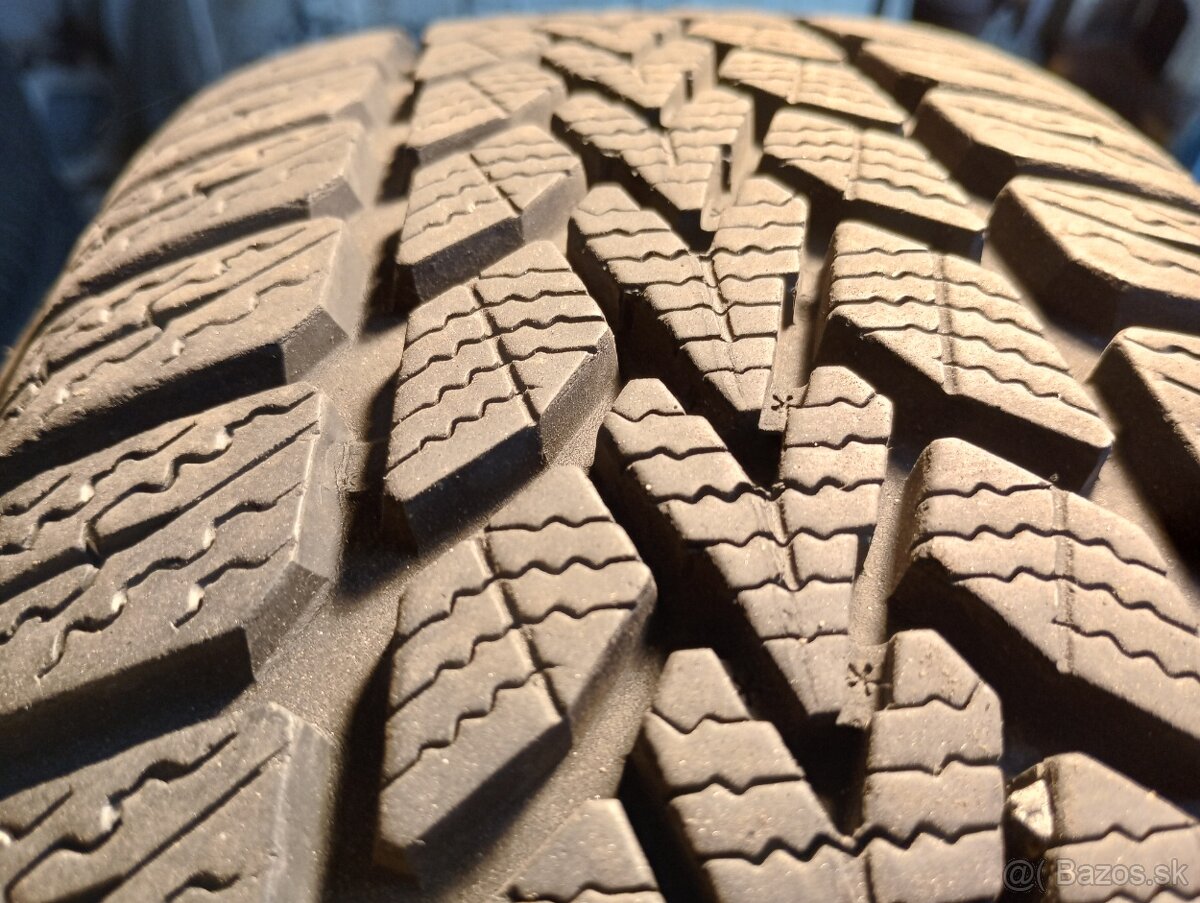 Predam 4ks pneu 185/65/r15  zimne  88T Dunlop