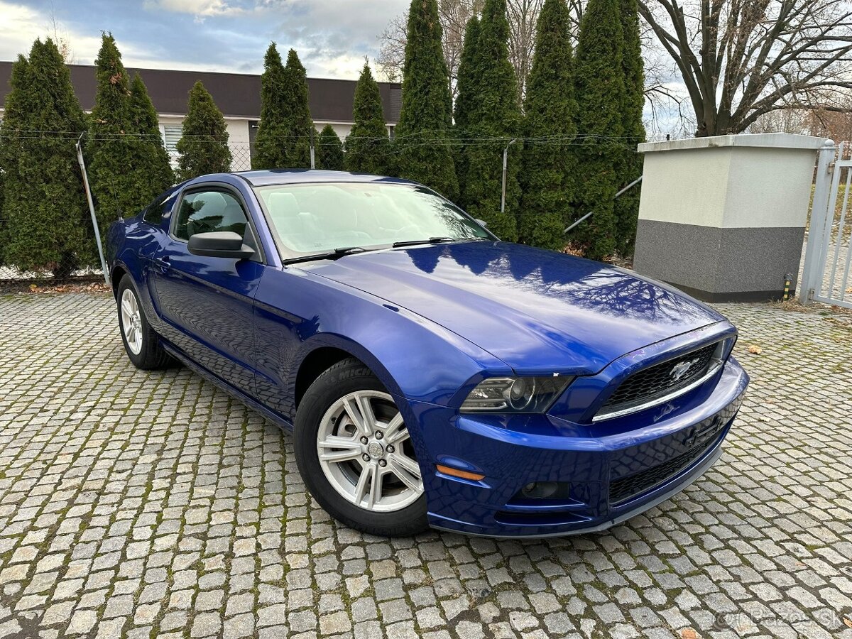 Ford Mustang v6 2013