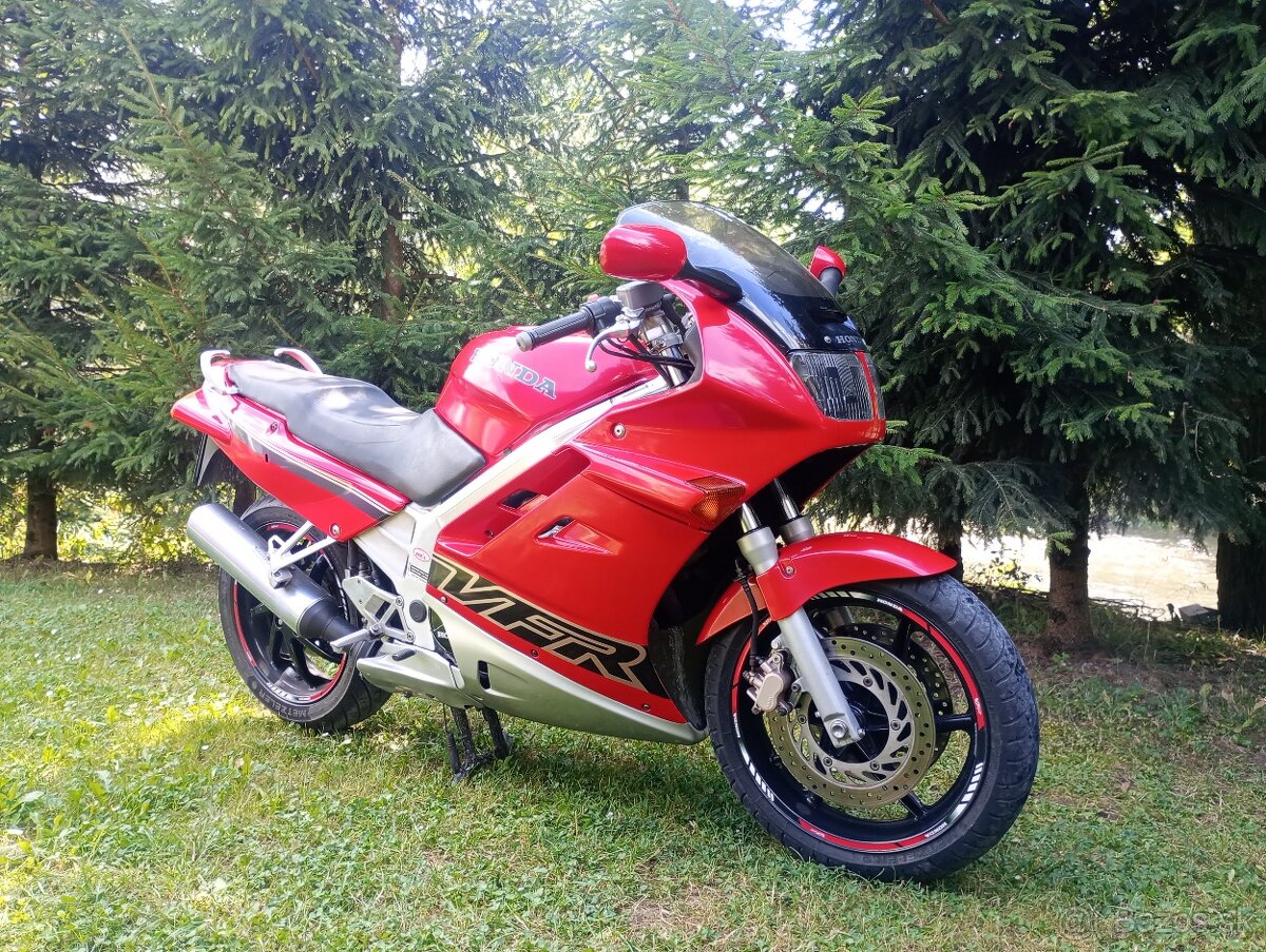 HONDA VFR 750 RC36 DOVOZ NA PRIHLASENIE