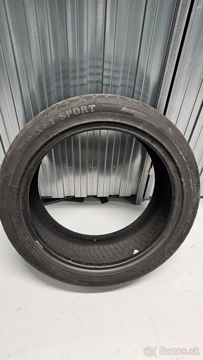 235/45 R18 letne