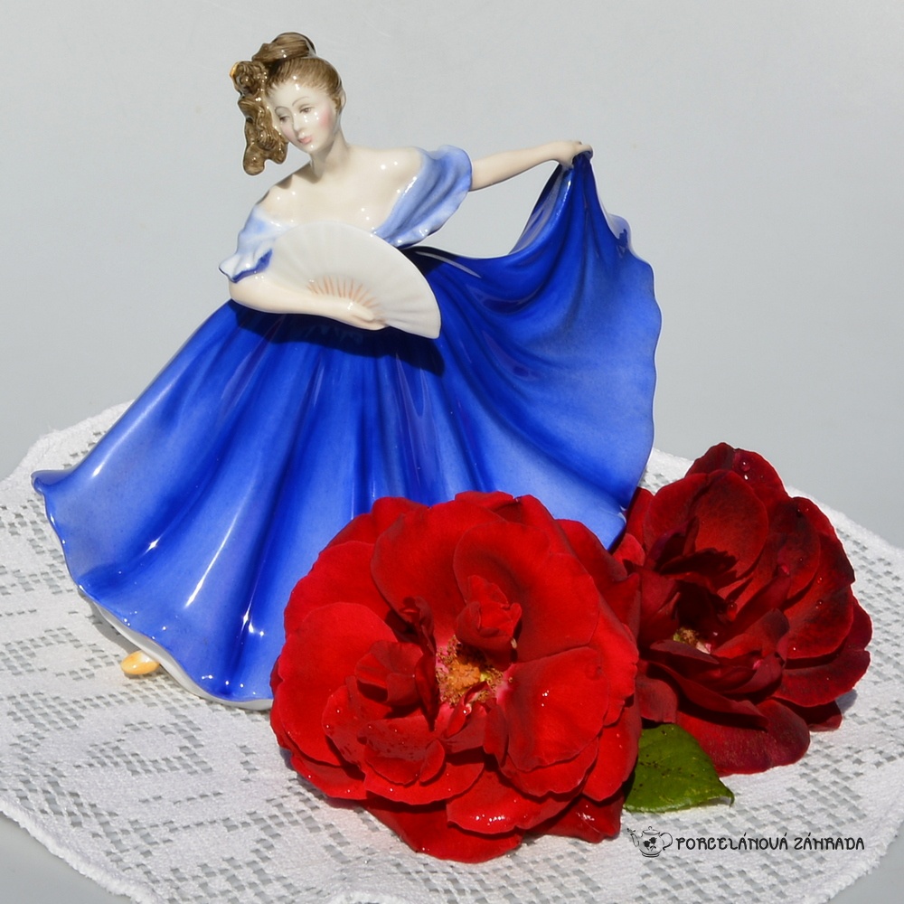 Royal Doulton - Porcelánová soška Dáma s vejárom