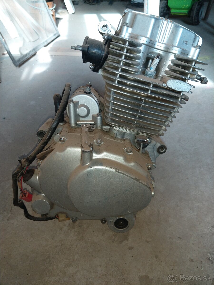 Motor 250ccm