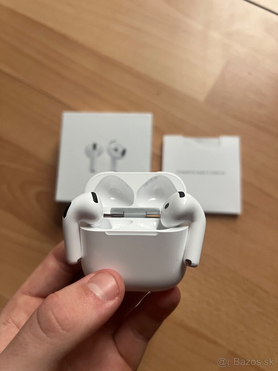 Apple AirPods 4