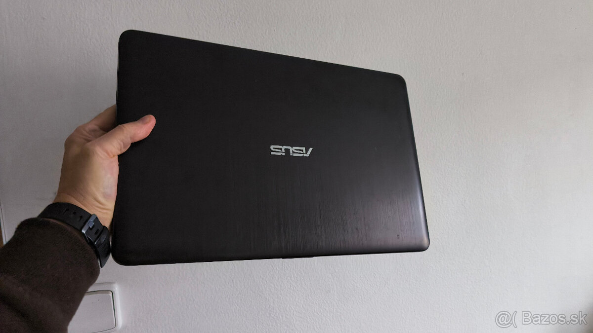 Výhodne predám notebook Asus model 540S dlhodobo nepoužívaný