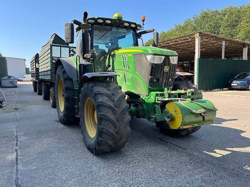 John Deere 6215R