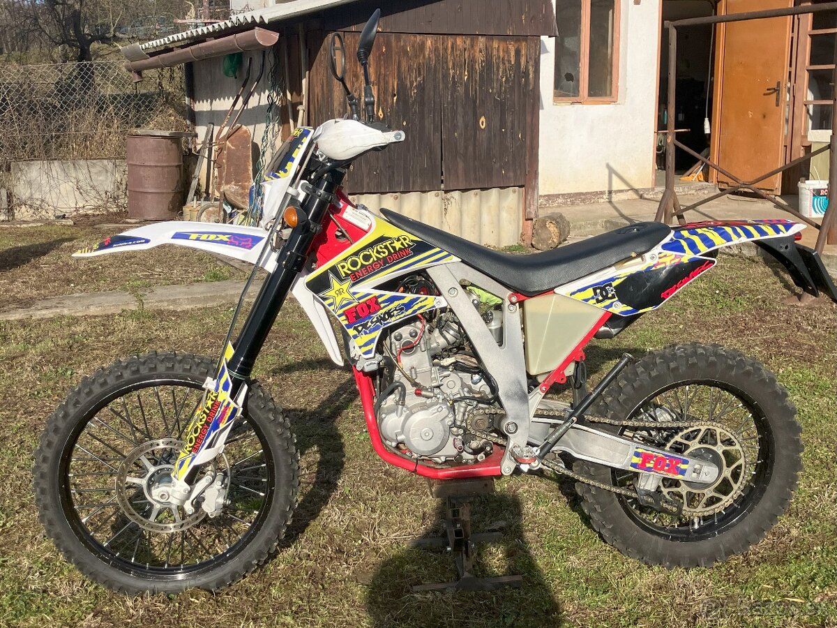 Predám enduro AJP PR5 250 4-takt rok výroby 2016 na ŠPZ