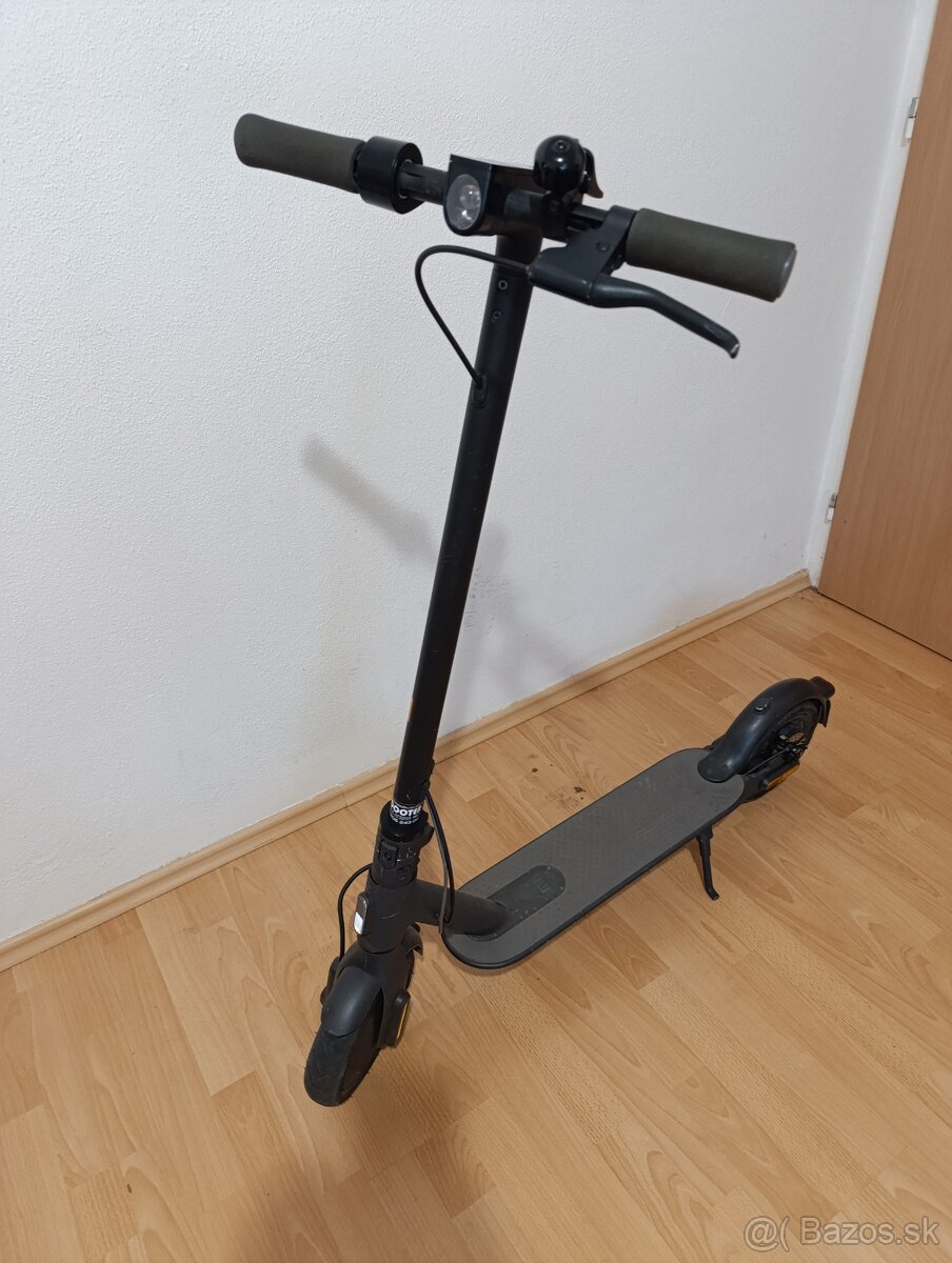 Xiaomi Mi Scooter Essential čierna e-kolobežka