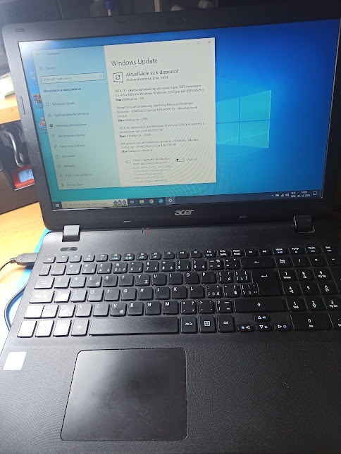 Predam Acer Extensa s Intel Pentium,256GB SSD, 4h bateria