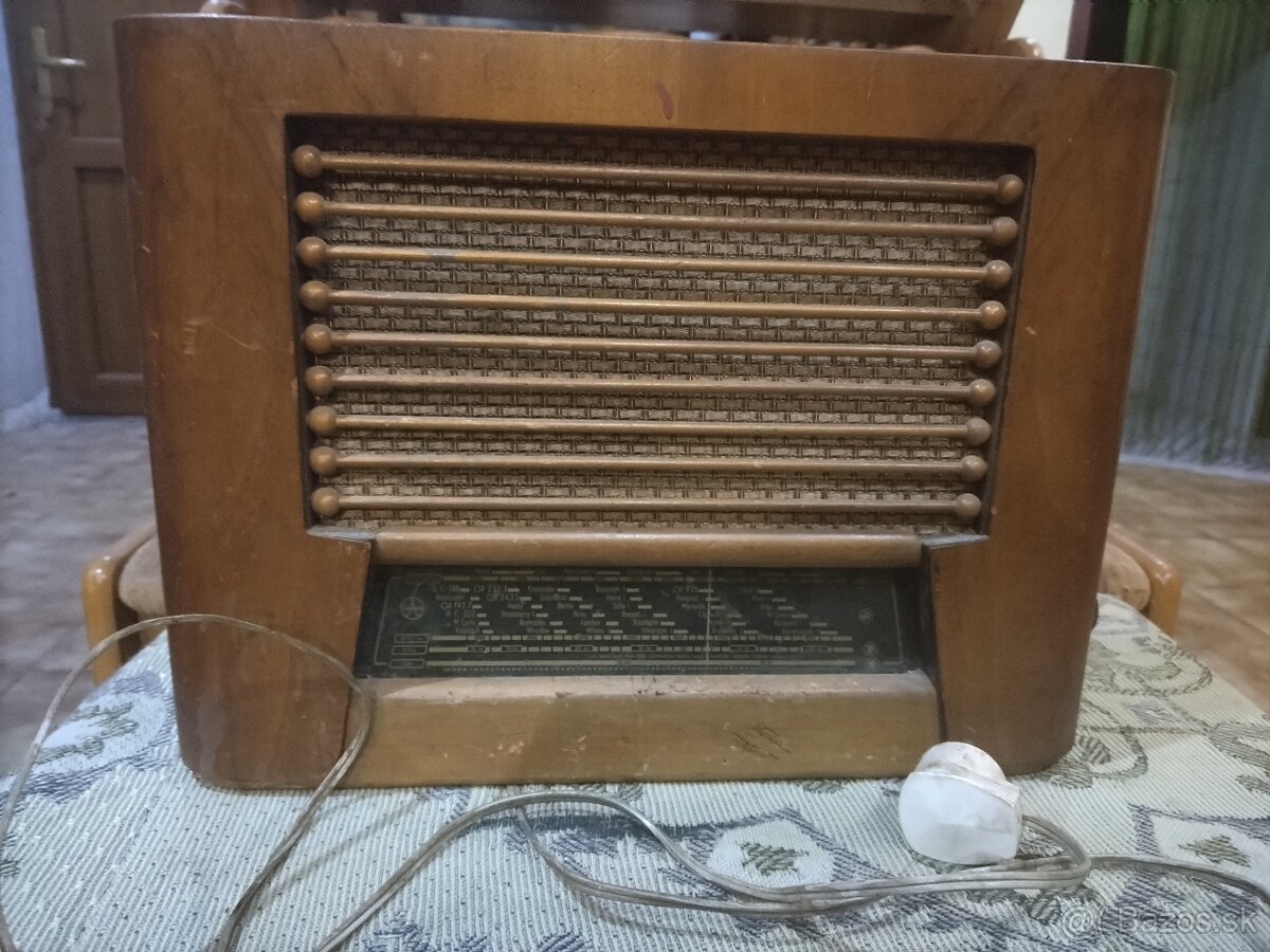 Retro radio