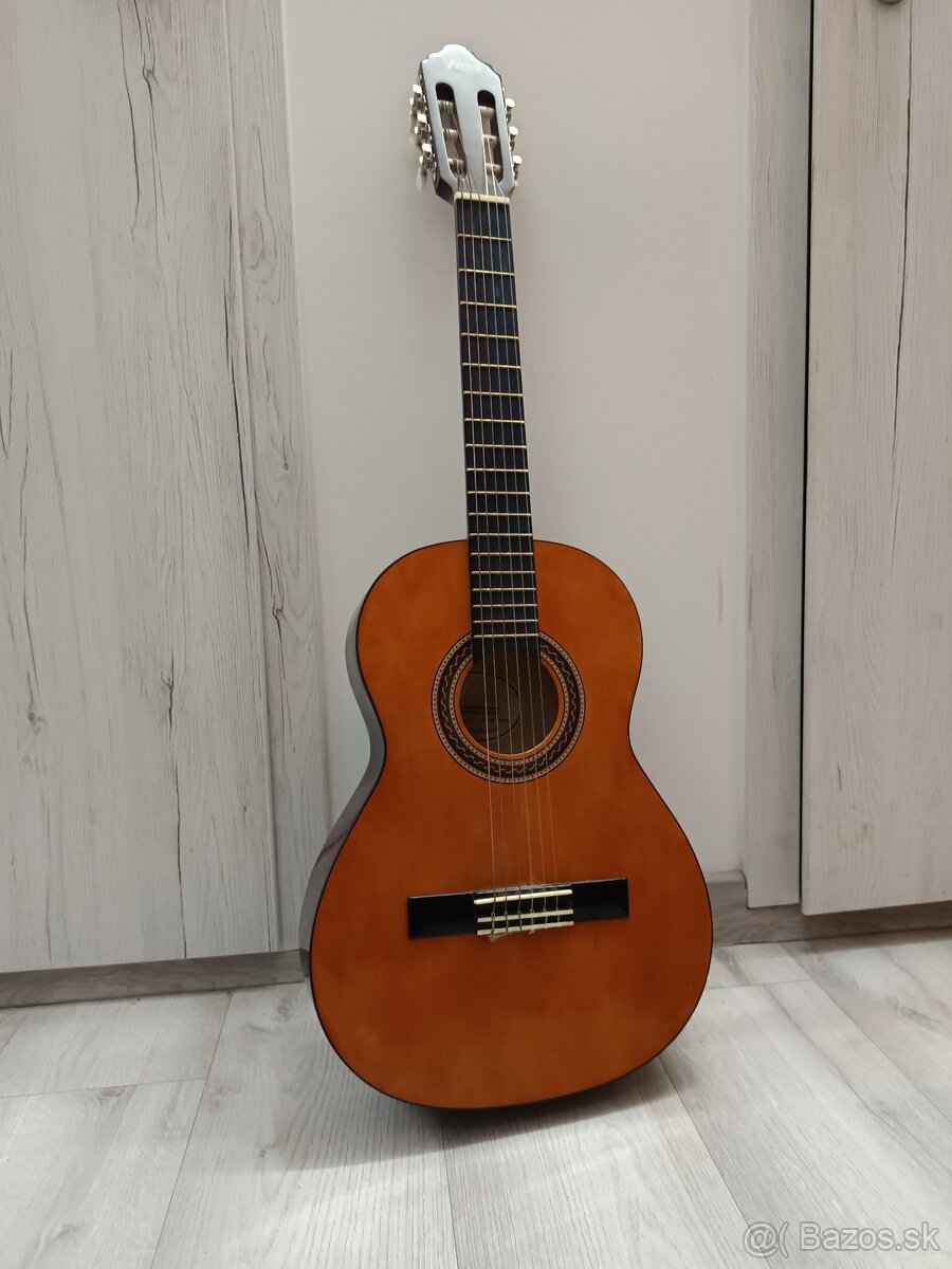 Gitara Valencia