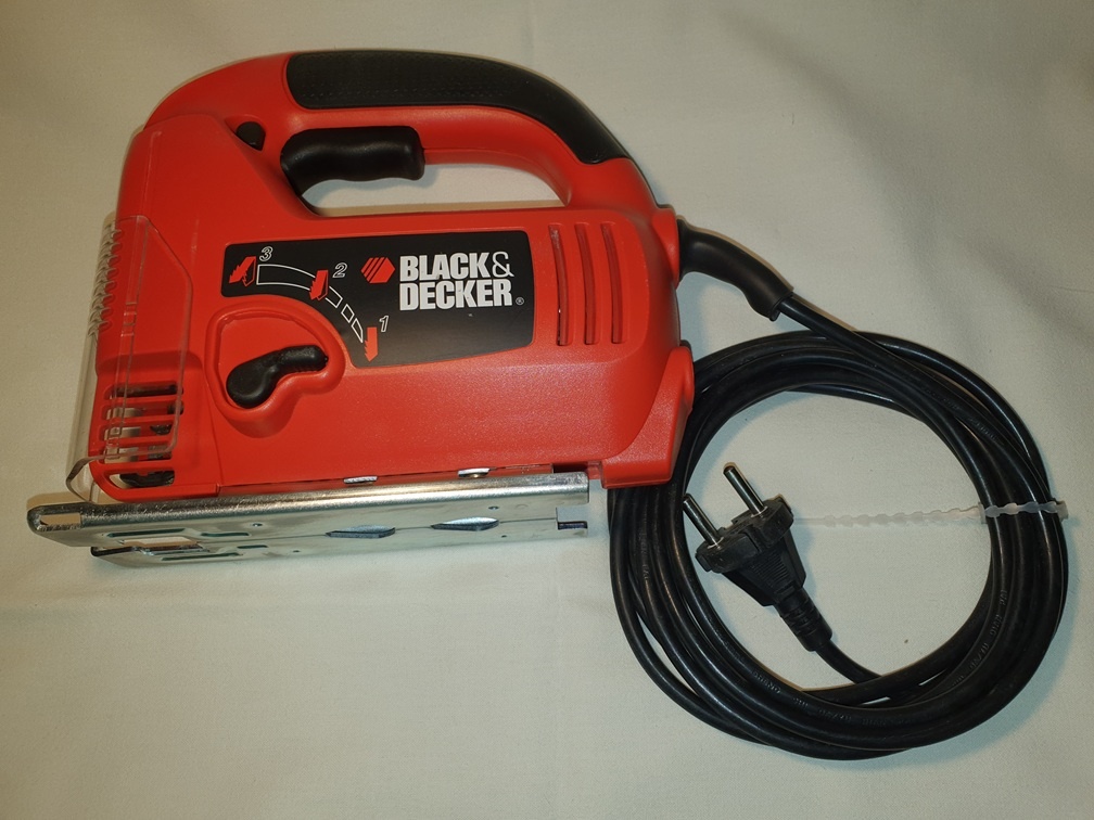 PRIAMOČIARA PÍLA / KMITAČKA – BLACK&DECKER