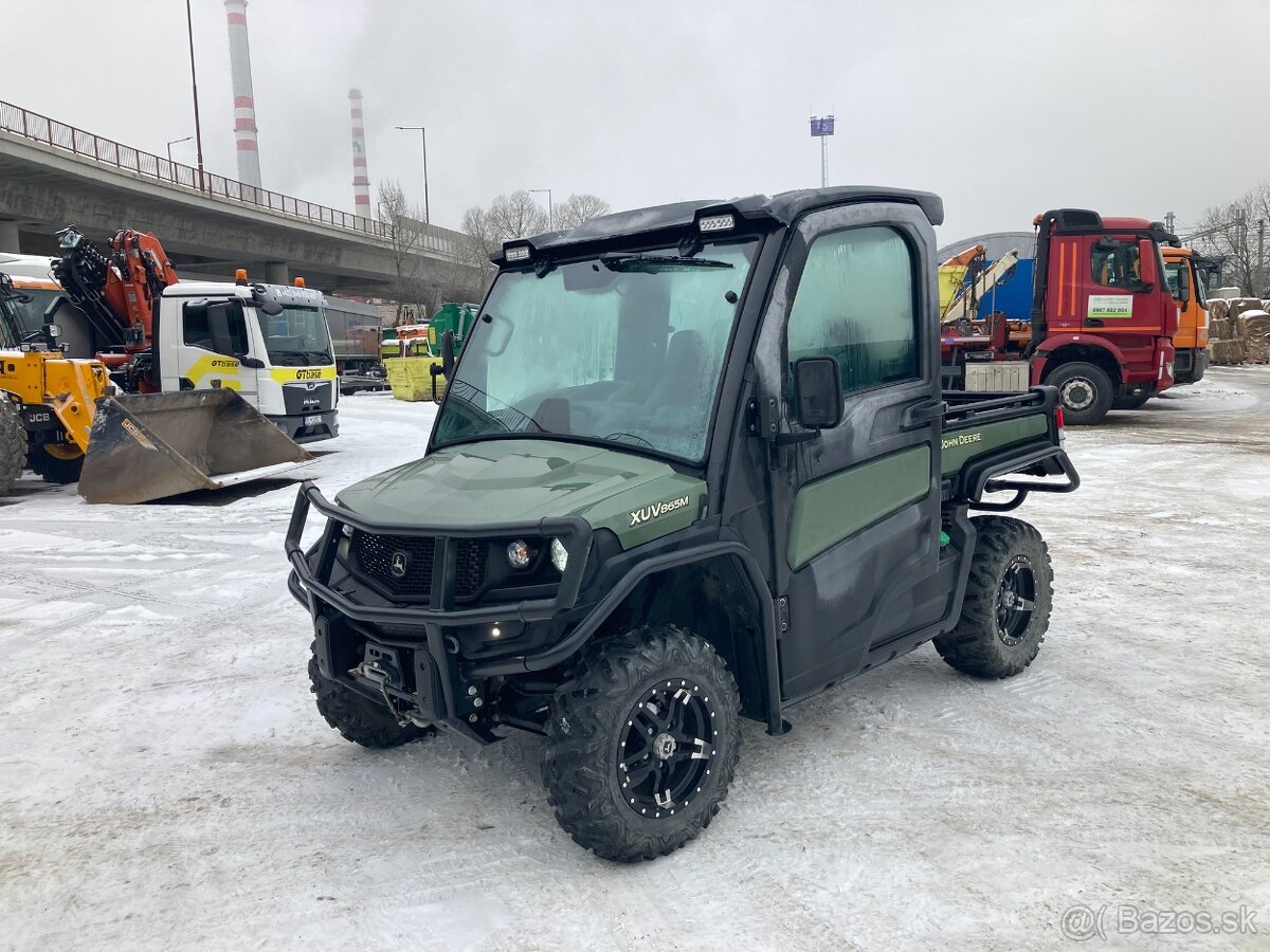 John Deere Gator XUV 865 M 4x4 - Úžitkové terénne vozidlo