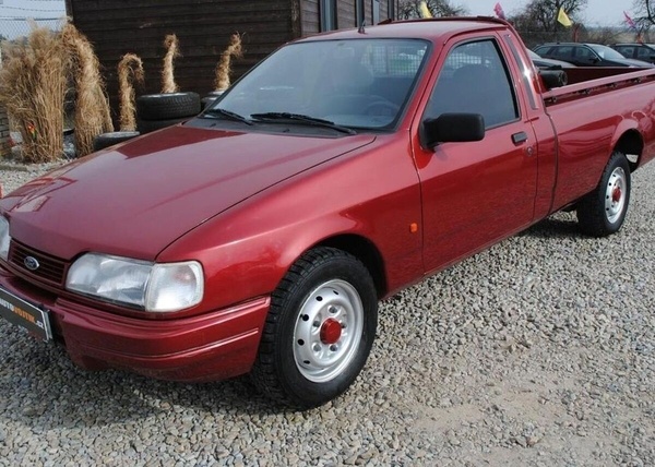 Ford Sierra 1,8 P100 SBĚRATELSKÝ KUS nafta 55 kw