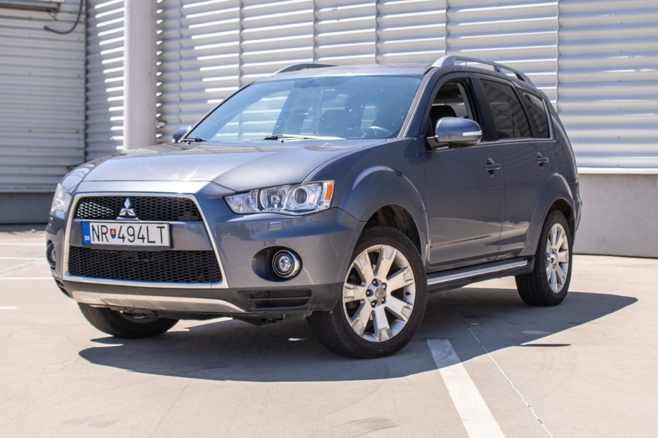 Mitsubishi Outlander 2.2 DI-D automat , 7 miestne.