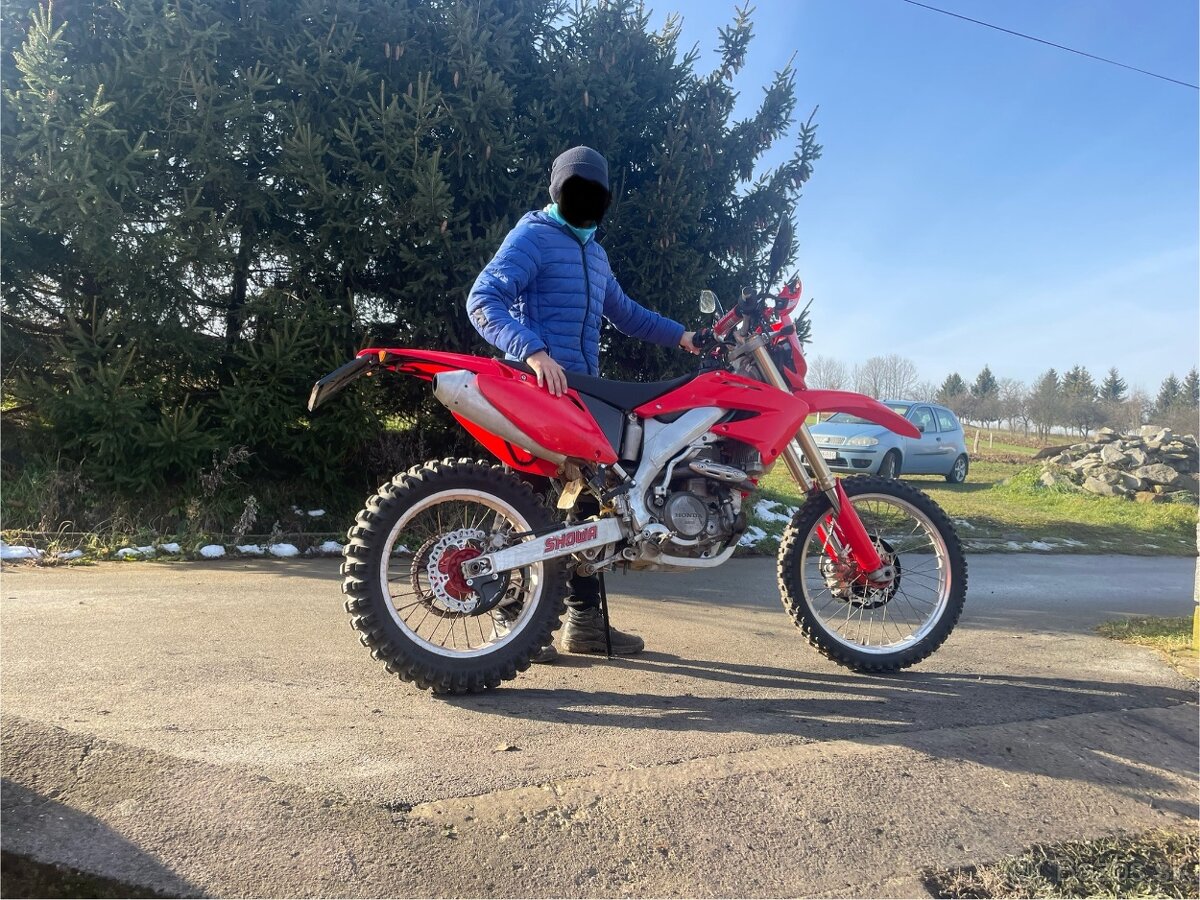 Honda crf 450r.