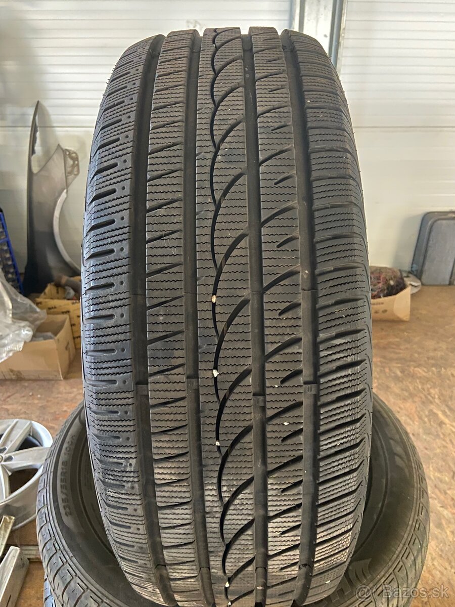 255/55 R19 zimne Royal Black